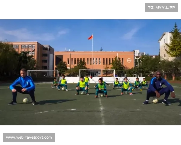 英超俱乐部与当地学校合作,足球课程纳入体育教学体系